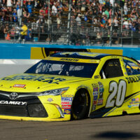 Kenseth Spins at Phoenix, Logano Goes on to Win