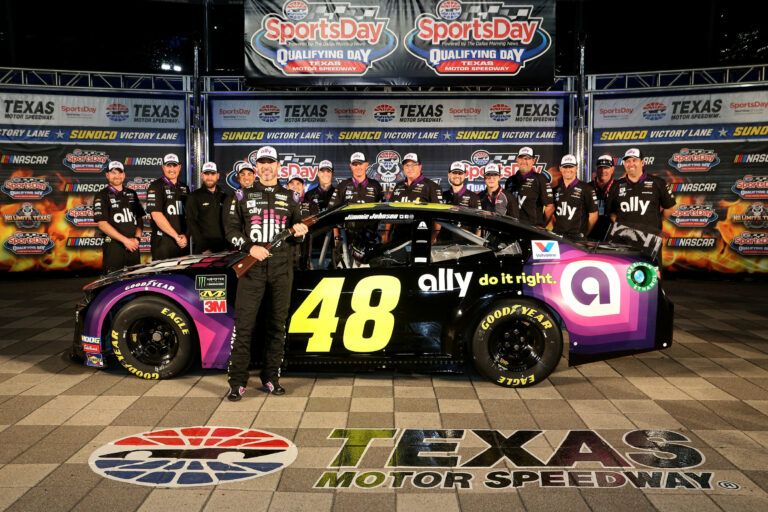Jimmie Johnson takes the pole at Texas Motor Speedway
