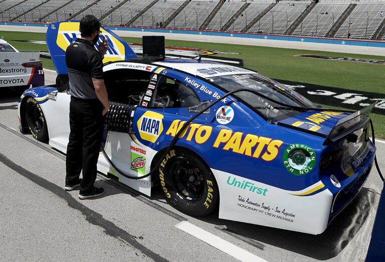 Chase Elliott on the pit lane at Texas Motor Speedway - NASCAR Cup Series
