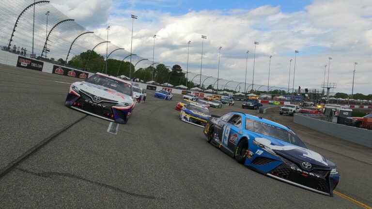 Denny Hamlin, Martin Truex Jr - NASCAR Cup Series - Richmond Raceway