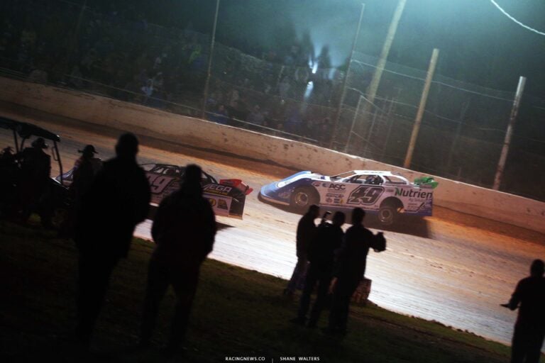 Jonathan Davenport and Tim McCreadie race off turn four at Ponderosa Speedway - Lucas Dirt 5304