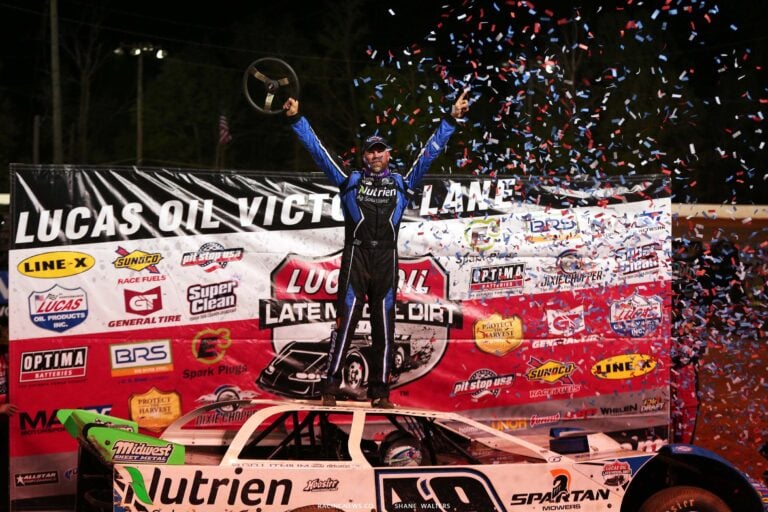 Jonathan Davenport in victory lane at Ponderosa Speedway - Lucas Oil Late Model Series 5325