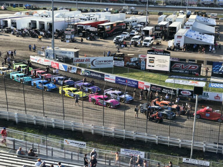 SRX Series - Knoxville Raceway dirt track