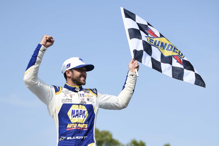 Chase Elliott with the flag - Road America - NASCAR Cup Series
