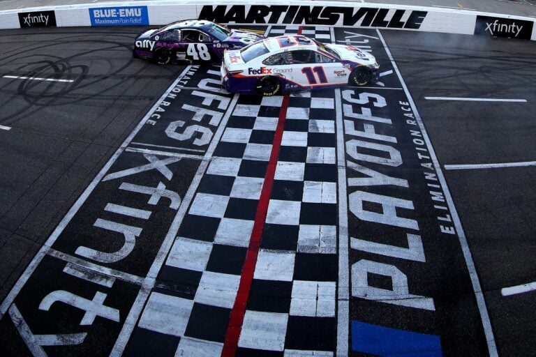 Denny Hamlin vs Alex Bowman - Martinsville Speedway - NASCAR Cup Series