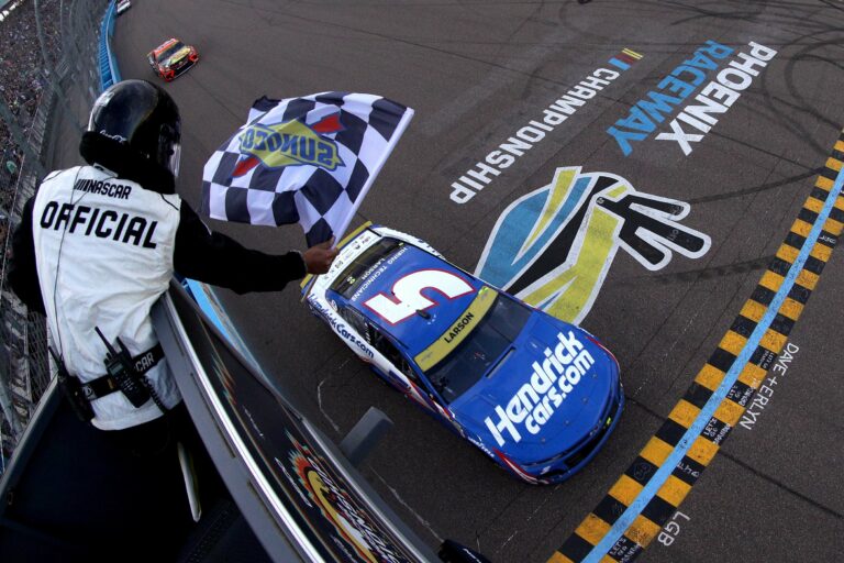 Kyle Larson wins Phoenix Raceway - NASCAR Cup Series