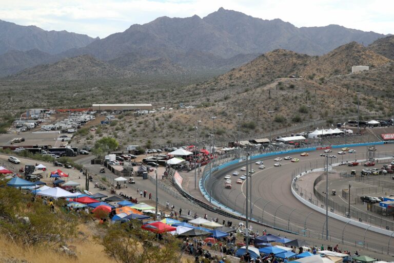 Phoenix Raceway - NASCAR Cup Series - Mountains