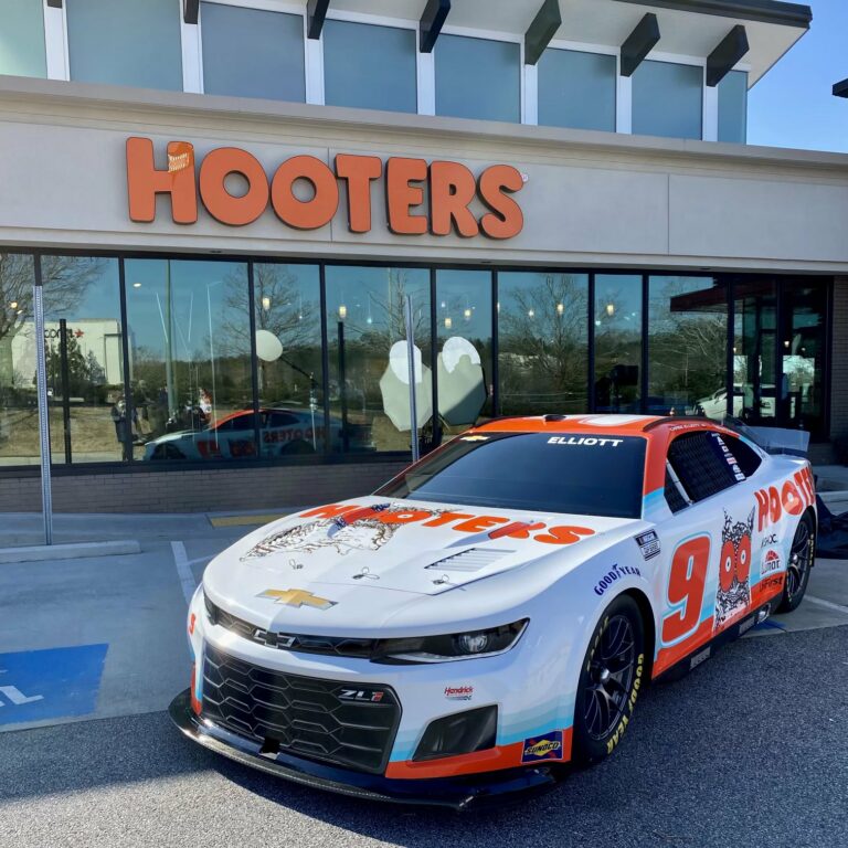 2022 NASCAR Next Gen paint scheme - Hooters - Chase Elliott