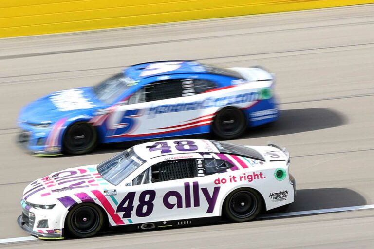 Alex Bowman and Kyle Larson - Las Vegas Motor Speedway - NASCAR Cup Series