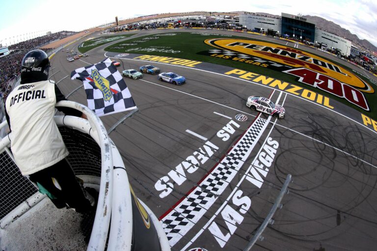 Alex Bowman wins - Las Vegas Motor Speedway - NASCAR Cup Series