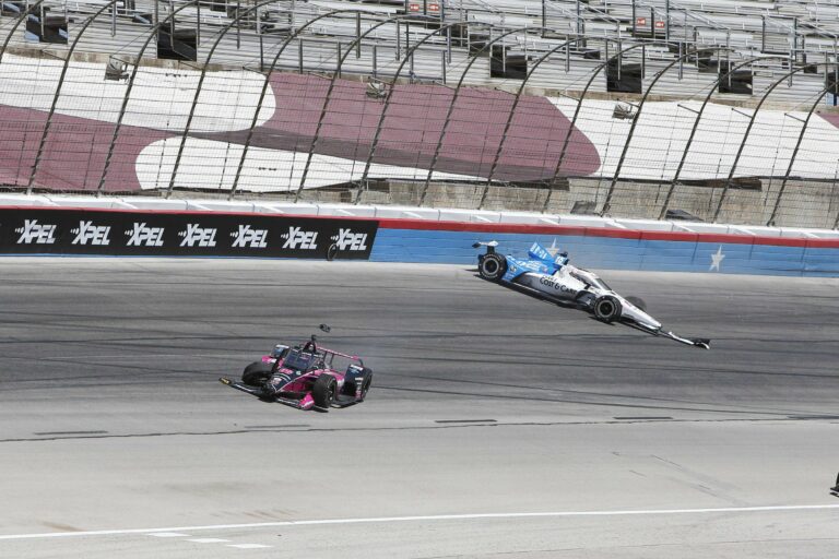 Helio Castroneves and Graham Rahal crash at Texas Motor Speedway - Indycar