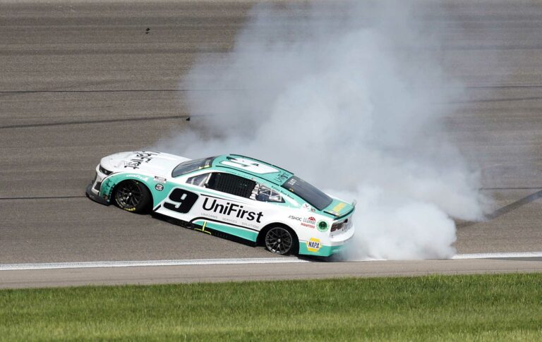 Chase Elliott spins - Kansas Speedway - NASCAR Cup Series