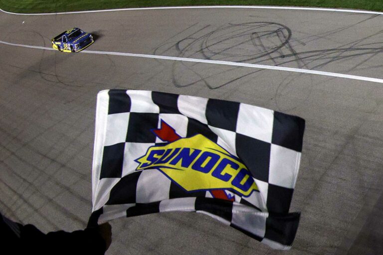 Zane Smith wins - NASCAR Truck Series - Kansas Speedway