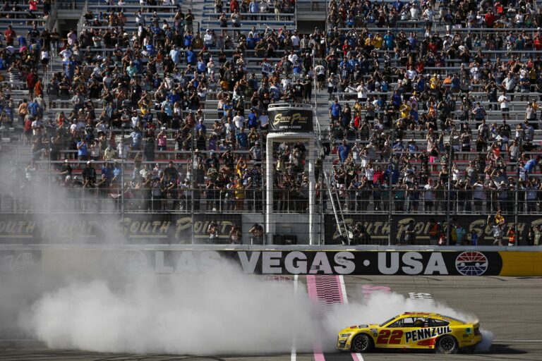 Joey Logano Burnout - Las Vegas Motor Speedway - NASCAR Cup Series