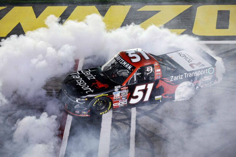 Kyle Busch in wins at Las Vegas Motor Speedway - NASCAR Truck Series - Burnout