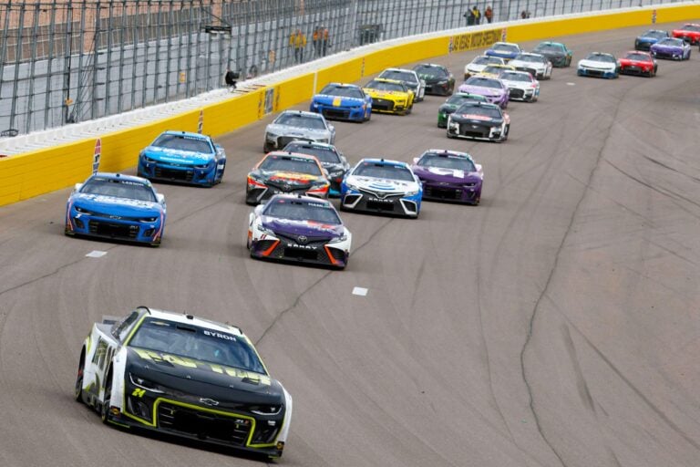 William Byron leads at Las Vegas Motor Speedway - NASCAR Cup Series