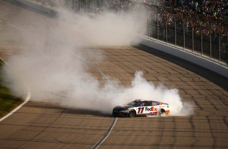 Denny Hamlin wins at Kansas Speedway - NASCAR Cup Series - Burnout