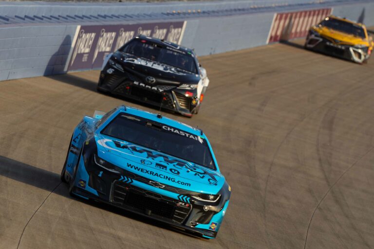 Ross Chastain leads Tyler Reddick at Nashville Superspeedway - NASCAR Cup Series