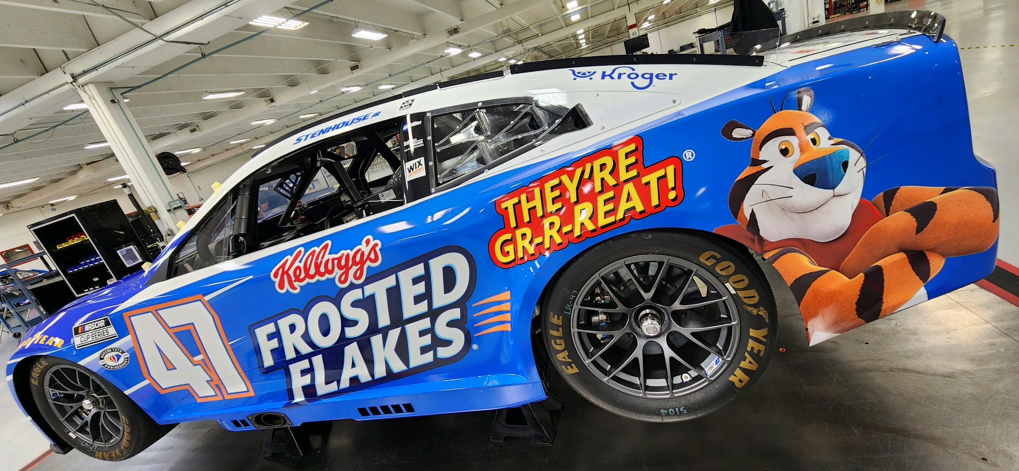 Kellogg’s Frosted Flakes returns to NASCAR (Photos)