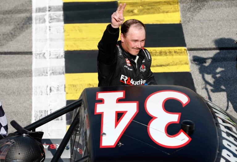 Brett Moffitt wins at Talladega Superspeedway - NASCAR Truck Series (1)