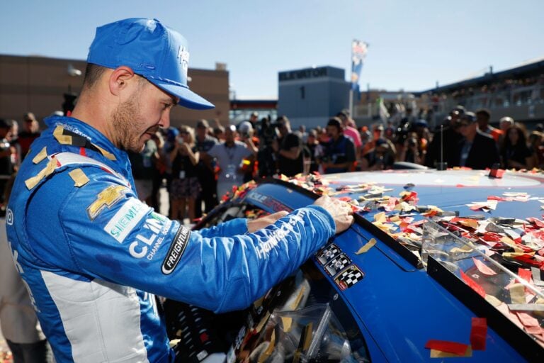 Kyle Larson wins at Las Vegas Motor Speedway (1)