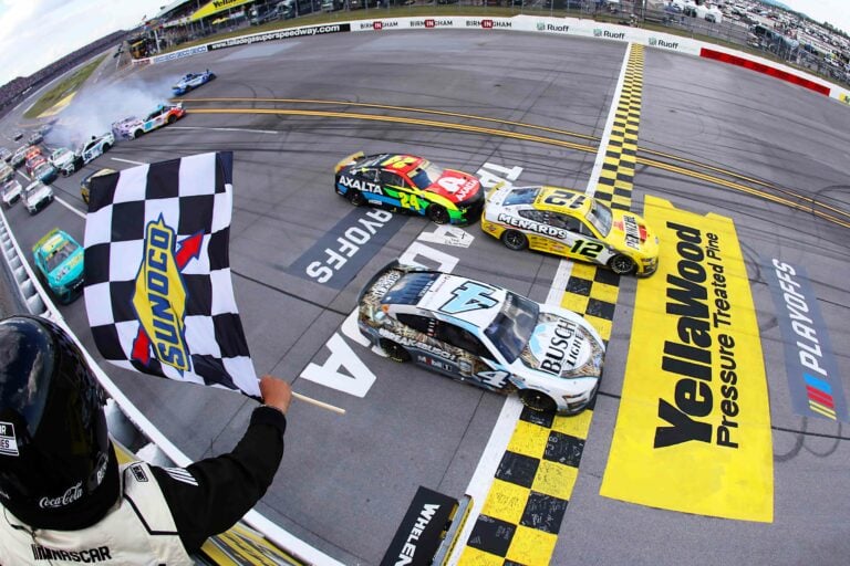 Ryan Blaney, Kevin Harvick, William Byron - Talladega Superspeedway - NASCAR Cup Series (1)