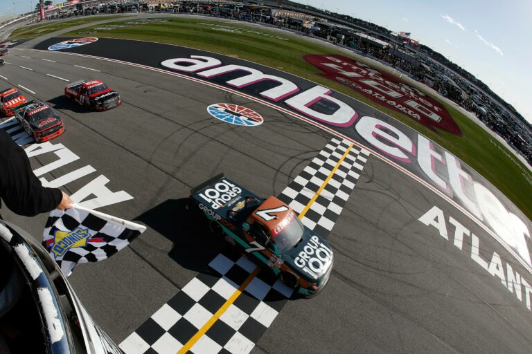 Kyle Busch wins at Atlanta Motor Speedway - NASCAR Truck Series (1)