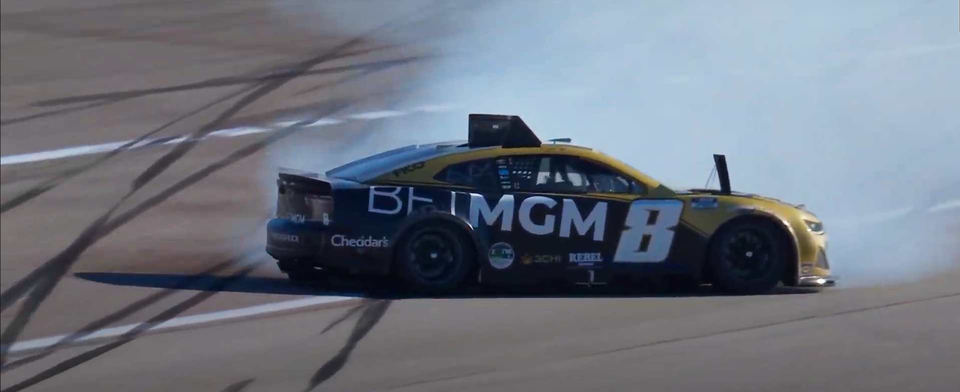 Kyle Busch Crashes While Leading Kansas Speedway Race Highlights of