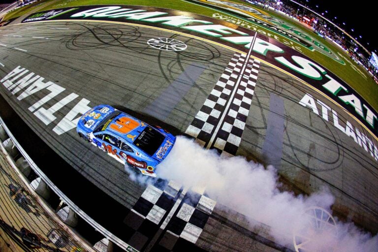 Chase Elliott - Burnout - Atlanta - EchoPark Speedway - NASCAR Cup Series