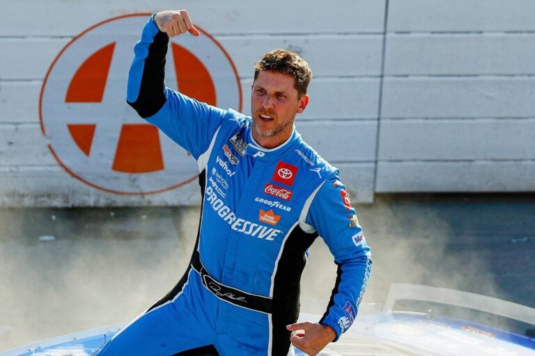 Denny Hamlin wins Dover Motor Speedway - NASCAR Cup Series (1)