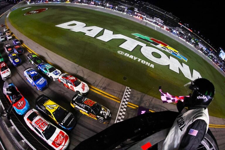 Photo finish - Daytona International Speedway - NASCAR Cup Series (1)