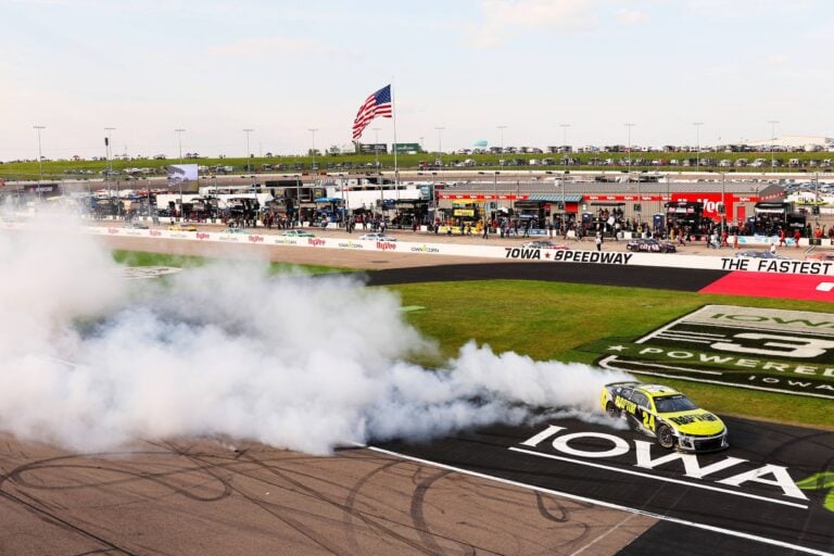 William Byron - Burnout - NASCAR Cup Series - Iowa Speedway