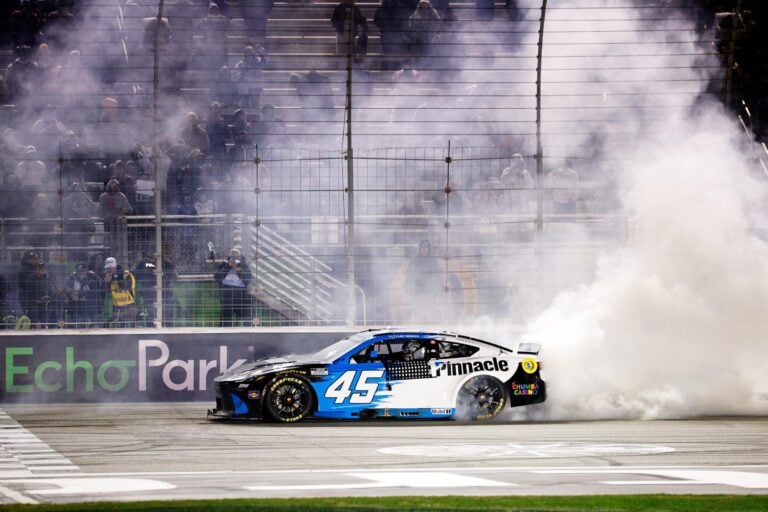 Tyler Reddick - Burnout - EchoPark Speedway - Atlanta - NASCAR Cup Series