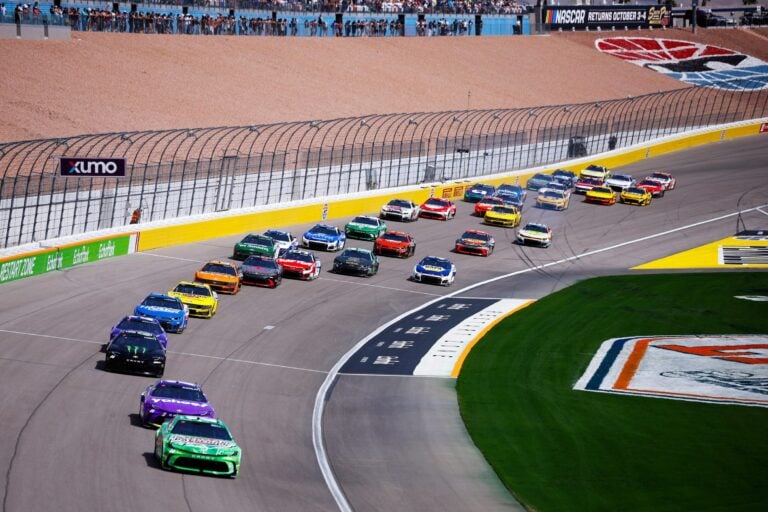 Christopher Bell leads at Las Vegas Motor Speedway - NASCAR Cup Series (1)