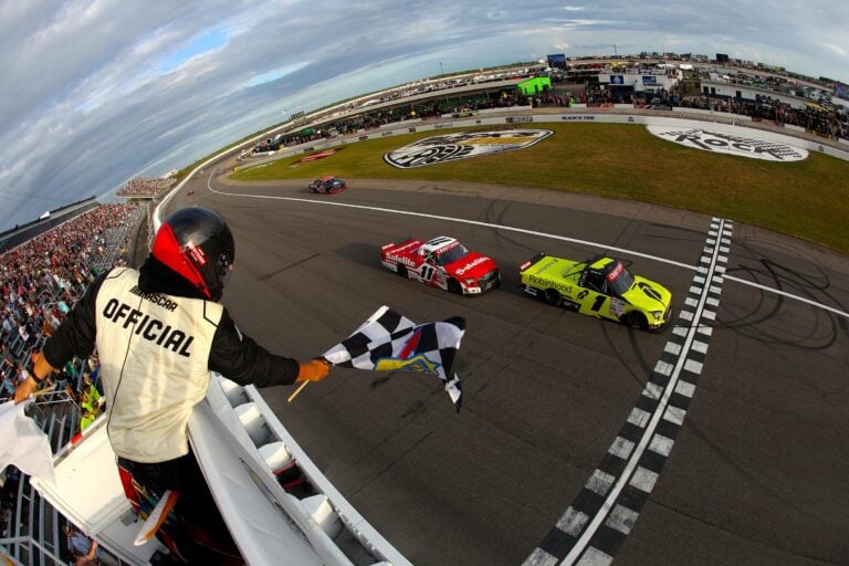 Photo finish - Rockingham Speedway - NASCAR Truck Series