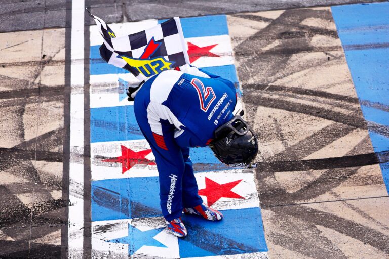 Kyle Busch - Bow - NASCAR Truck Series - Dover Motor Speedway