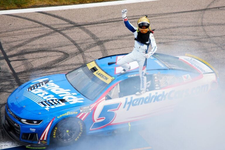 Kyle Larson pobjeđuje na Kansas Speedwayu - NASCAR Cup Series